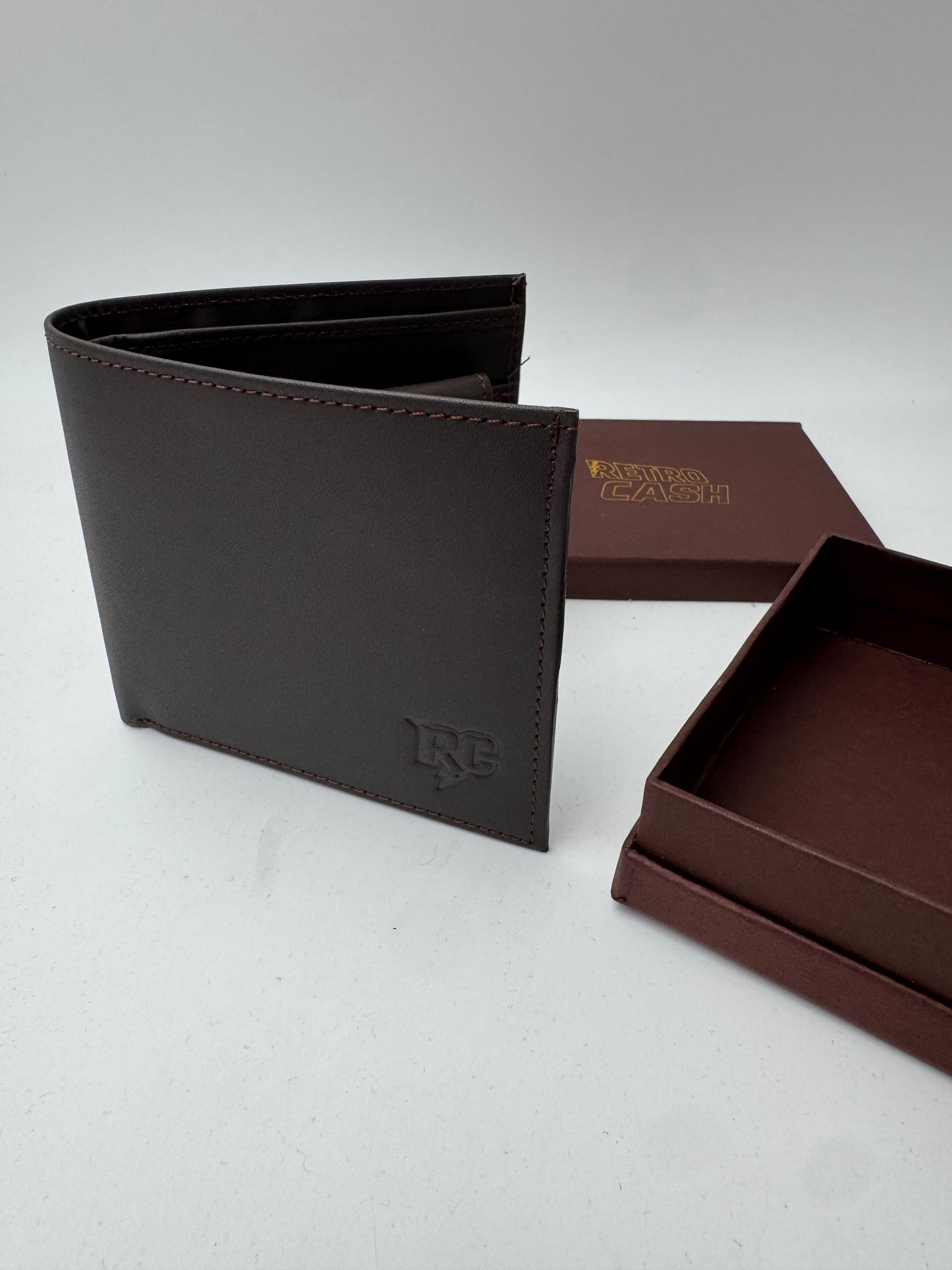 Portefeuille Retro Cash officiel – 100% cuir – Marron foncé texturé – Avec boîte Retro Cash