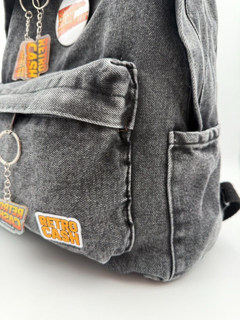 Sac à dos Retro Cash – angle face avec badges